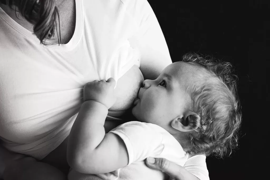 breastfeeding 2428378 1920 jpg webp